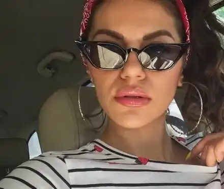 Михаела Филева обикаля Балканите с палатка