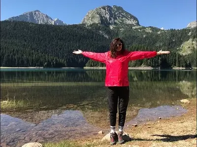 Михаела Филева спи в гората на палатка