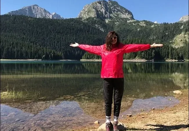 Михаела Филева спи в гората на палатка