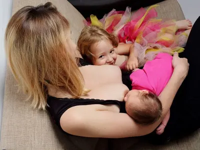 Милянкова кърми децата си до 4-годишни (Фото в галерията)