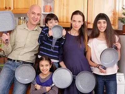 Милянкова подписа с Николай пред децата