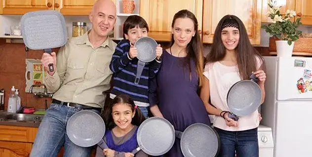 Милянкова подписа с Николай пред децата