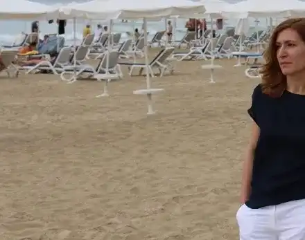 Министърката на туризма лудна по терапията на Холивуд: Ангелкова се пречиства в солна стая