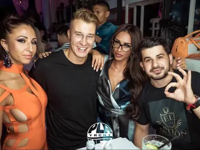 Мис Силикон се отърка в звезда на Пайнер (Фото)