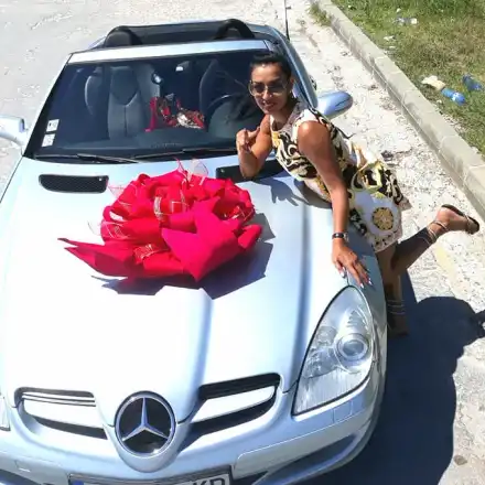 Миска се фука с армаган мерцедес