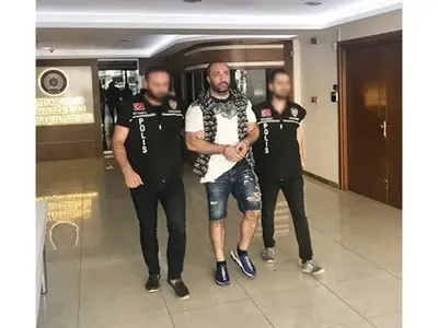 Митьо Очите като модна икона! Изневерява на „Филип Плейн“ само с „Долче и Габана“