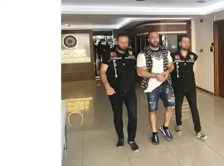 Митьо Очите като модна икона! Изневерява на „Филип Плейн“ само с „Долче и Габана“