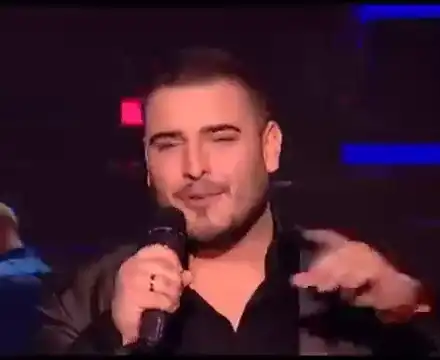 Млатят чалгар като куче на улицата