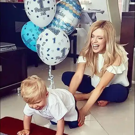 Нели Петкова показа сина си