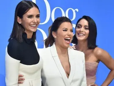 Нина Добрев учи Ева Лонгория на български