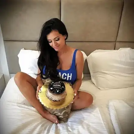 Павел глези бременната Преслава