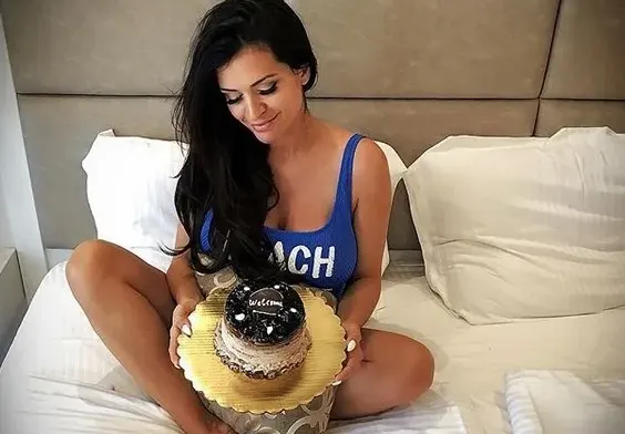 Павел глези бременната Преслава