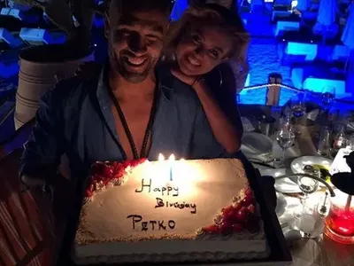 Петко празнува ЧРД №43 на плажа