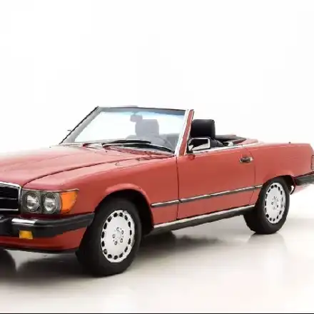 Продуцент се фука с ретро кабриолет