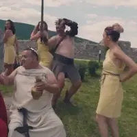 Радо Шишарката се гаври с историята, мята гюбеци на Перистера