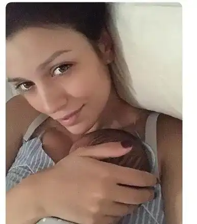 Ралица Паскалева кърми през час! Не е спала от месец!