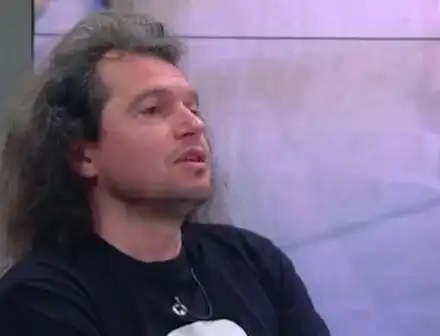 Сценарист на Слави гази закона