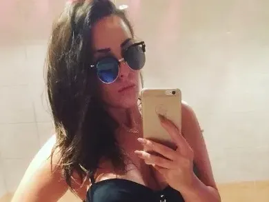 Симона на Глория извая привлекателно тяло (СНИМКА в галерия)