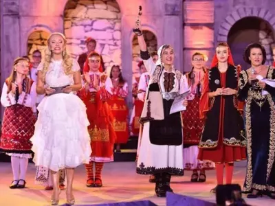 Скандал на „Пирин фолк“: Народна певица окраде Тончо Русев!