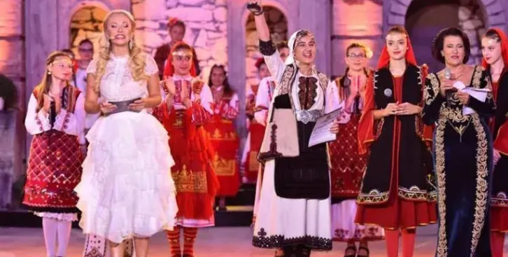 Скандал на „Пирин фолк“: Народна певица окраде Тончо Русев!