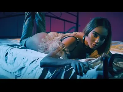 СКАНДАЛНИ КАДРИ! Биляна Лазарова показа яката си дупара на BG топ рапър! Ето колко е гореща във видеото към новата й песен „Bloody Mary”