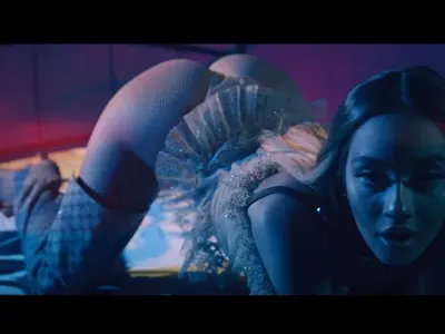 СКАНДАЛНИ КАДРИ! Биляна Лазарова показа яката си дупара на BG топ рапър! Ето колко е гореща във видеото към новата й песен „Bloody Mary”