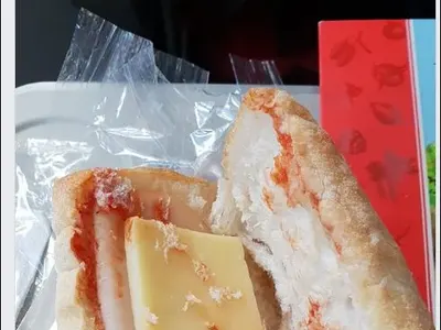 Тъпчат Бебо Халваджиян с гадни сандвичи в Италия