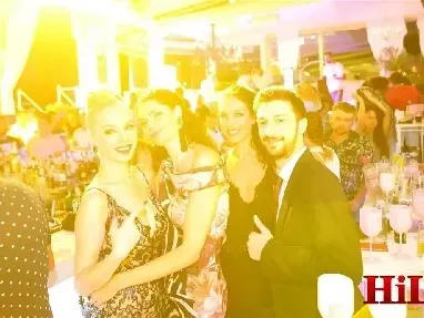 Вдовицата на Баташов купонджийка номер 1! Боряна си показа бюста и новия цвят на косата (Снимки)