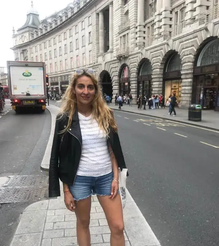 Вяра от Tризначките не носи бельо (Фото в галерията)