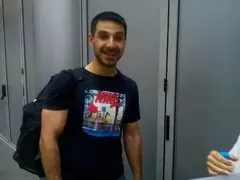 Актьорът Юлиян Петров събира почитателки на кафе