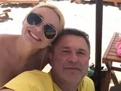 Милен Цветков на море с млада колежка (Вижте ги колко са близки)