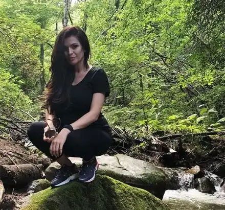 Защо Преслава непрекъснато си крие корема? Причината застрашава както нейния живот, така и този на бебето