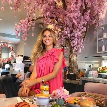 Зейнеб нагъва зелени кифли в Лондон