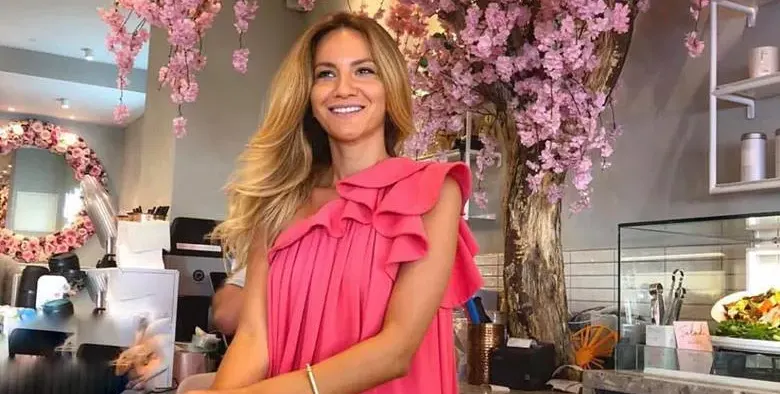 Зейнеб нагъва зелени кифли в Лондон