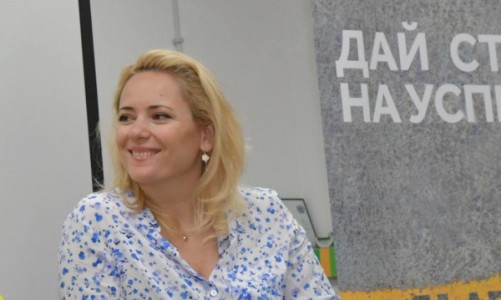 Лора Крумова обсебена от Яворов, кръсти дъщеря си Мина, синът ѝ пък е Явор