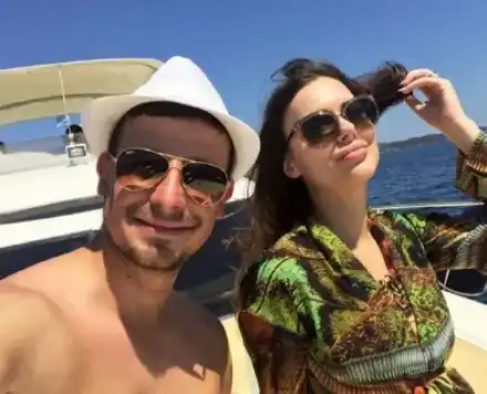 Ахмед Доган става дядо през септември? Бъдещата му снаха намекна за щастливото събитие