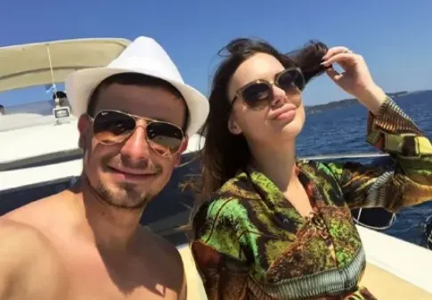 Ахмед Доган става дядо през септември? Бъдещата му снаха намекна за щастливото събитие