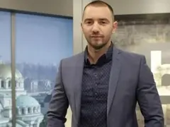 Антон Хекимян става правист