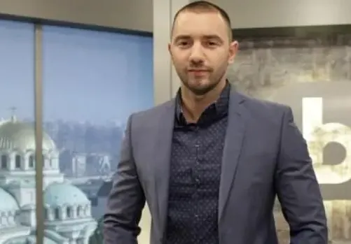 Антон Хекимян става правист