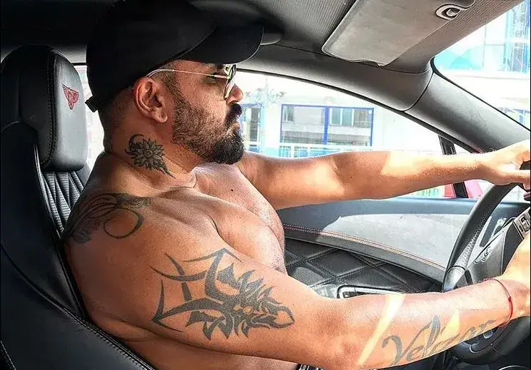 Азис фучи из София без дрехи и колан