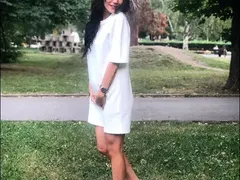 Бременната Мона като тюленче