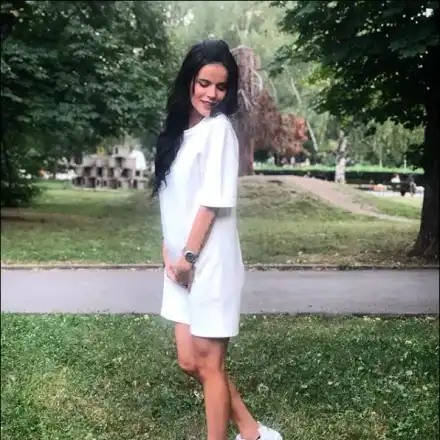 Бременната Мона като тюленче