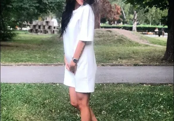Бременната Мона като тюленче