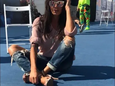 Черната Златка неглиже по улиците