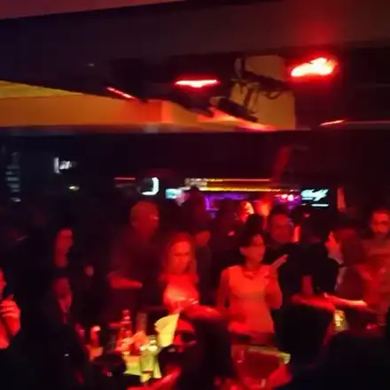 Цветанка Ризова не излиза от баровете, дъни само твърд алкохол и цигари