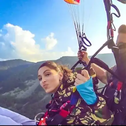 Цвети Стоянова полетя с парашут:  Скачам, защото мога, защото искам, защото трябва!  (Снимки)