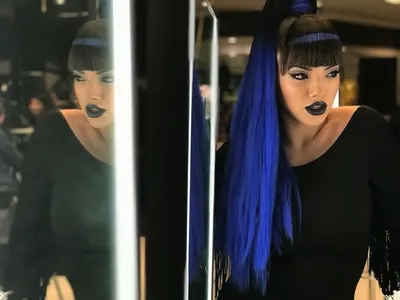 Дара със синя коса за ЧРД