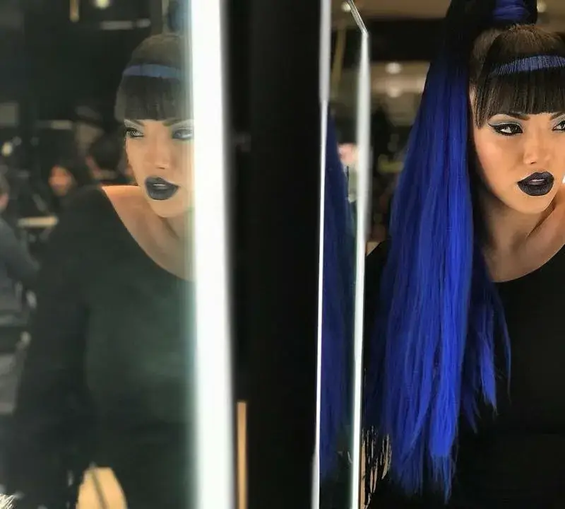 Дара със синя коса за ЧРД