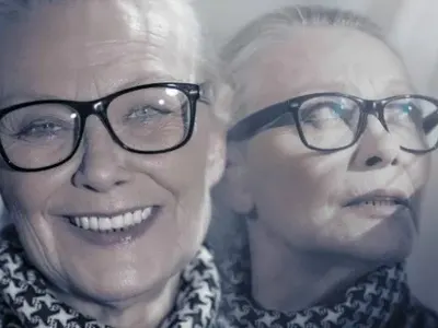 Дъщерята на Цветана Манева гледа болни пенсионери във Виена