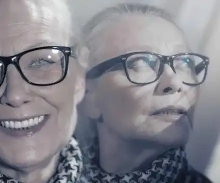 Дъщерята на Цветана Манева гледа болни пенсионери във Виена